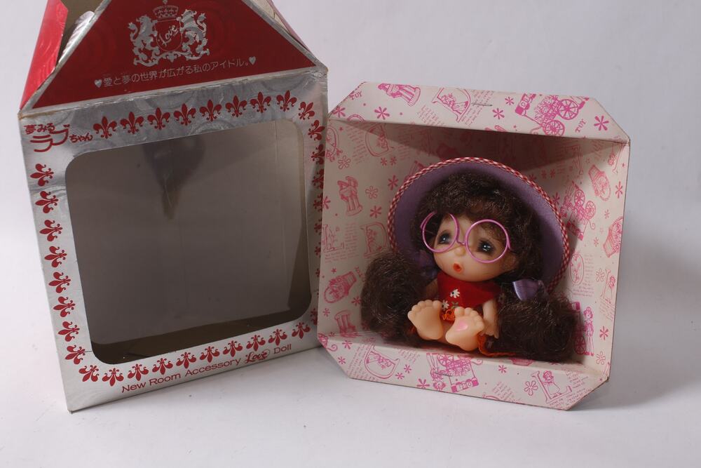 Honeytoys Love-chan Doll New Room Accessory in Box ~ 260817-WH 1199